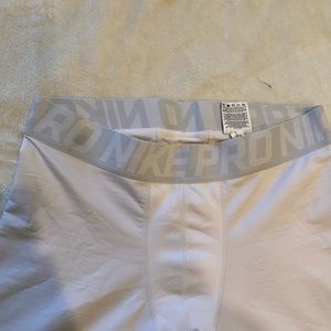 XXL white Nike pro mens leggings.